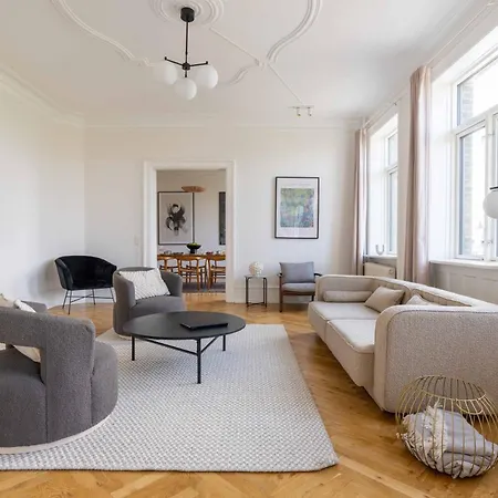 3 Bedroom In Lovely Area Apartment *