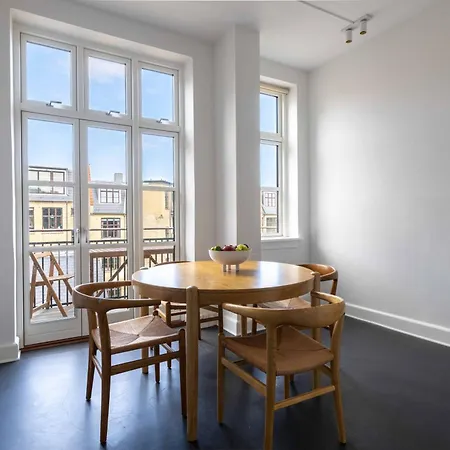 3 Bedroom In Lovely Area Apartment *