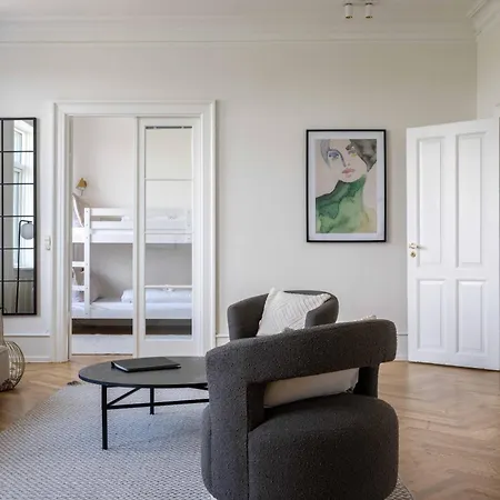 Apartment 3 Bedroom In Lovely Area *