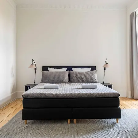 Apartment 3 Bedroom In Lovely Area
