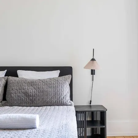 Lägenhet 3 Bedroom In Lovely Area