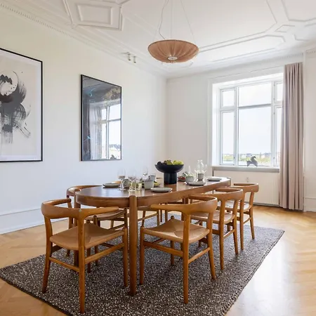 3 Bedroom In Lovely Area *