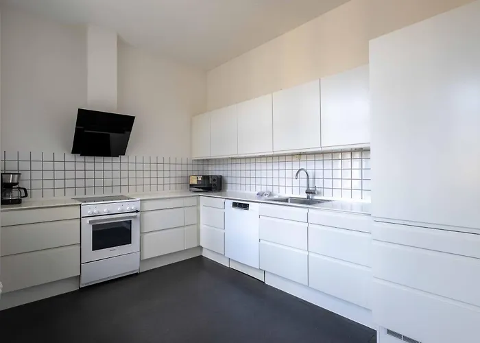 아파트 3 Bedroom In Lovely Area *