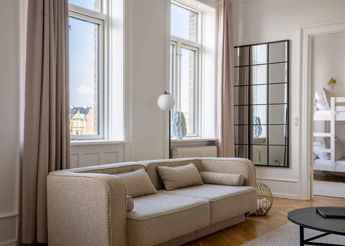 Lägenhet 3 Bedroom In Lovely Area