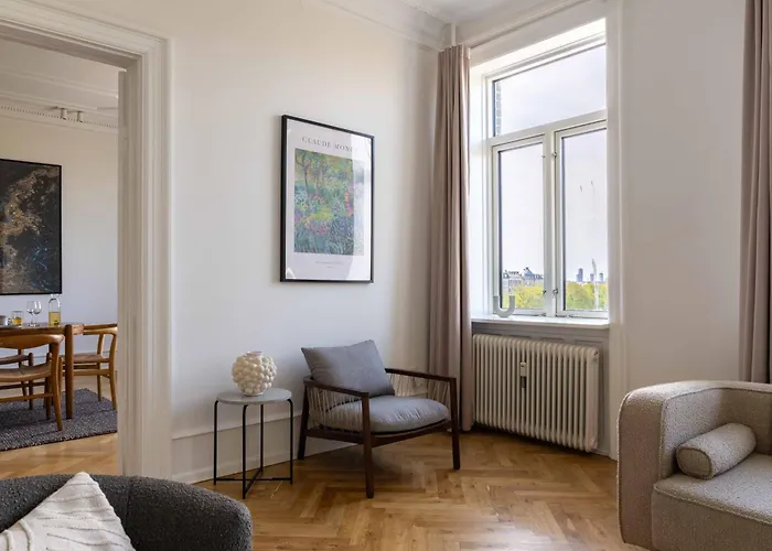 3 Bedroom In Lovely Area *